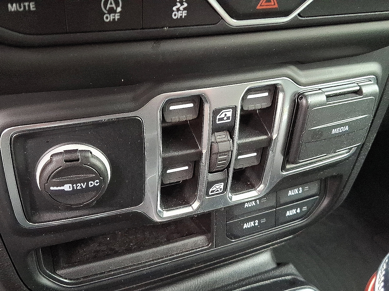 Certified 2023 Jeep Wrangler Unlimited Sport AWD/4WD image 23