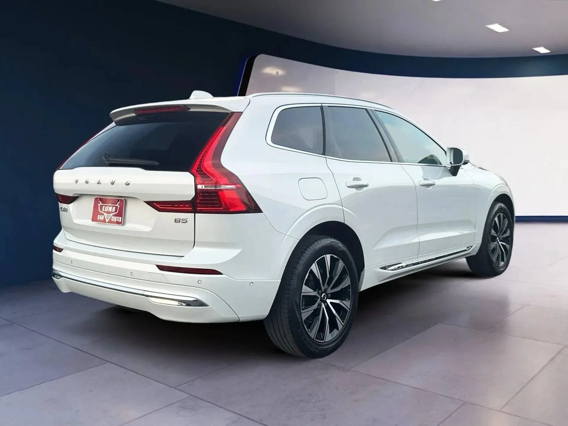 Used 2023 Volvo XC60 B5 Plus FWD image 5