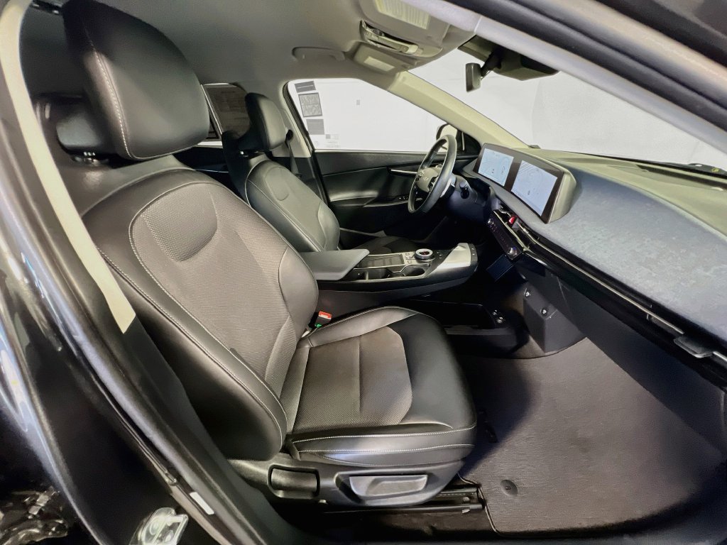 Certified 2023 Kia EV6 Light RWD image 28