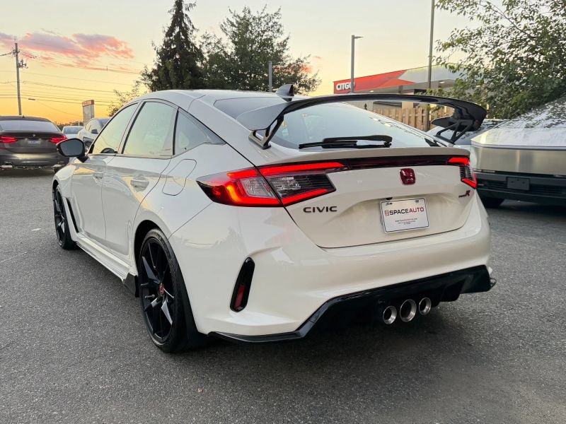 Used 2024 Honda Civic Type R image 8