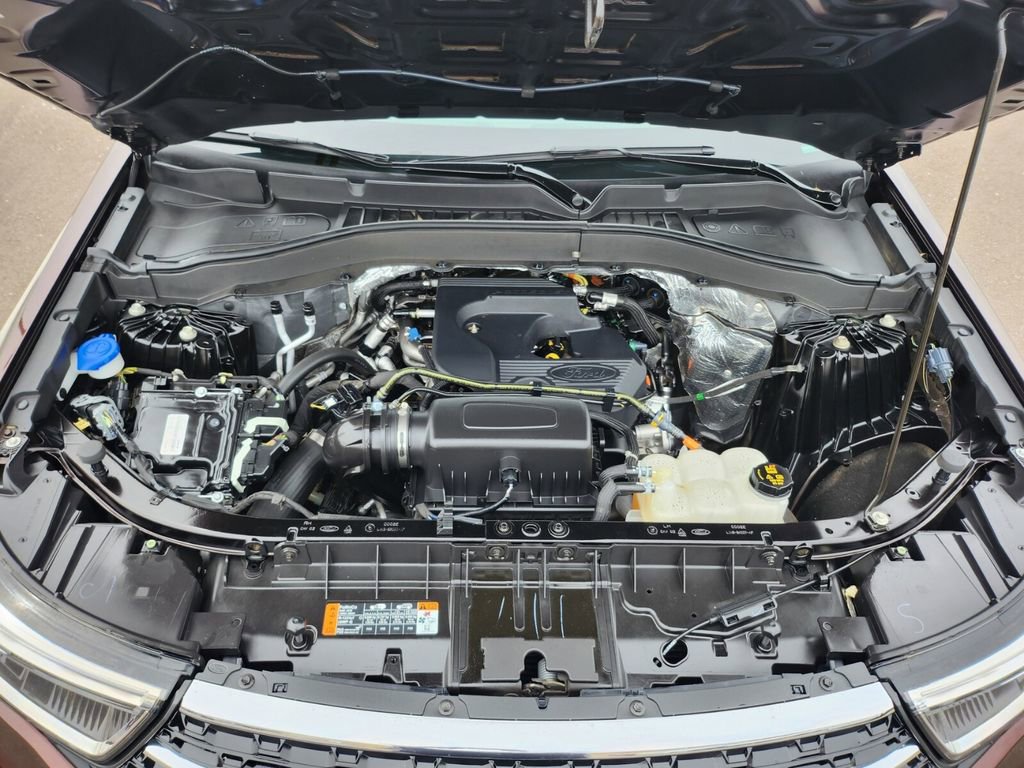 Used 2020 Ford Explorer XLT w/ Equipment Group 202A image 9