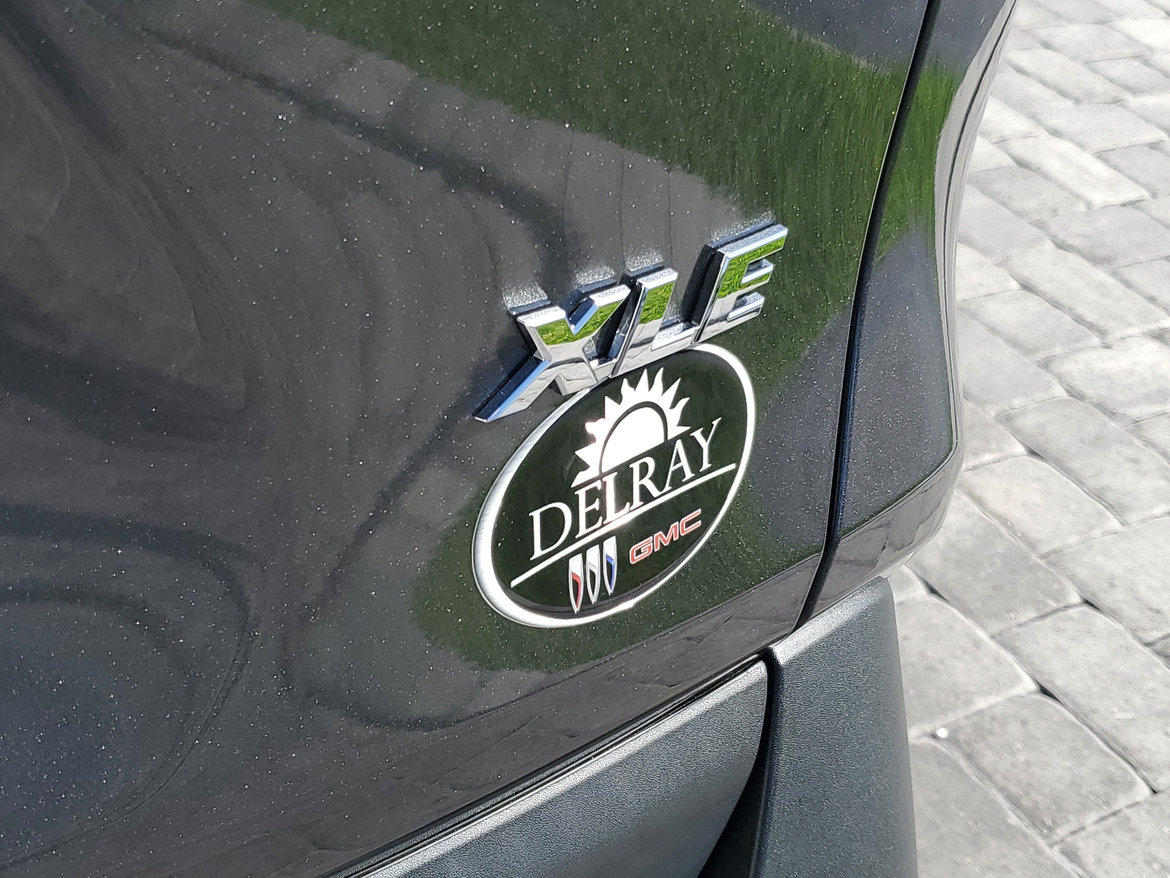 Used 2021 Toyota RAV4 XLE Premium image 8