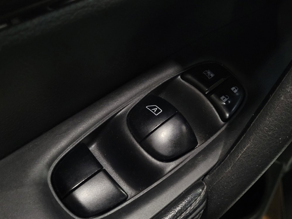 Used 2019 Nissan Rogue S image 27