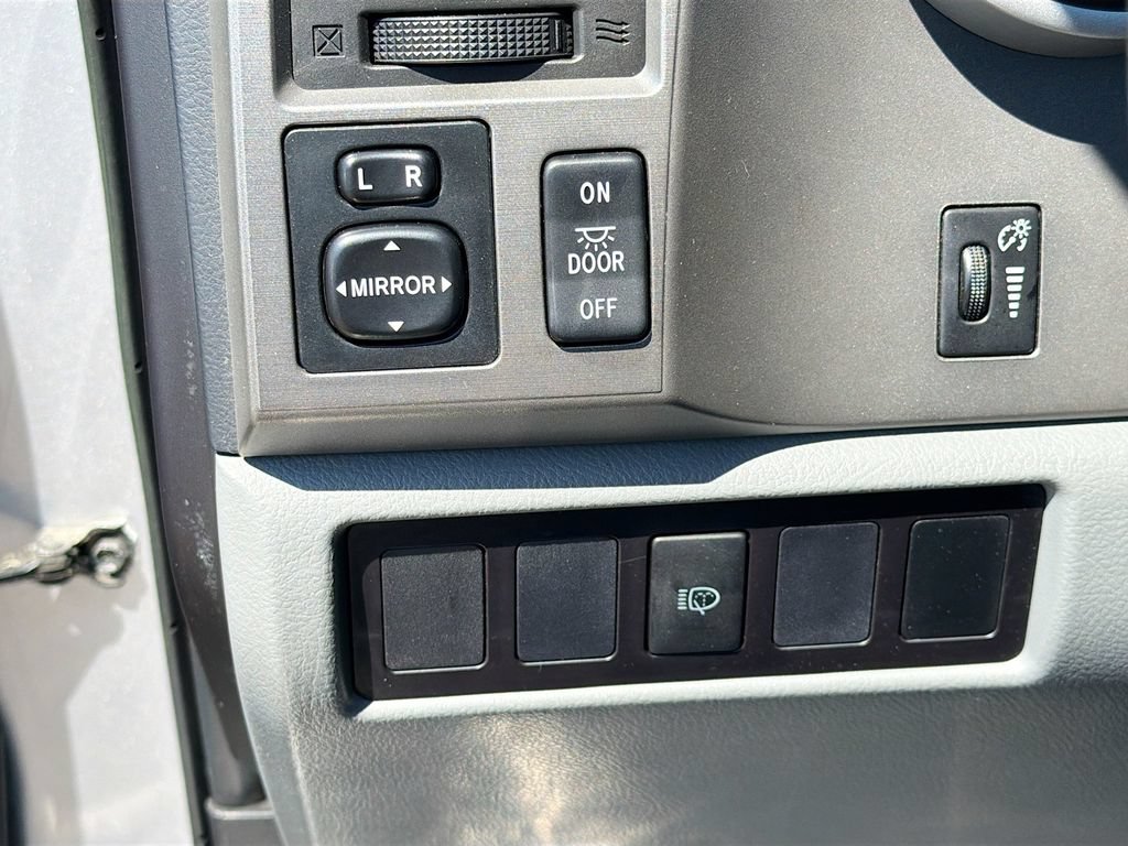 Used 2016 Toyota Sequoia SR5 AWD/4WD image 10