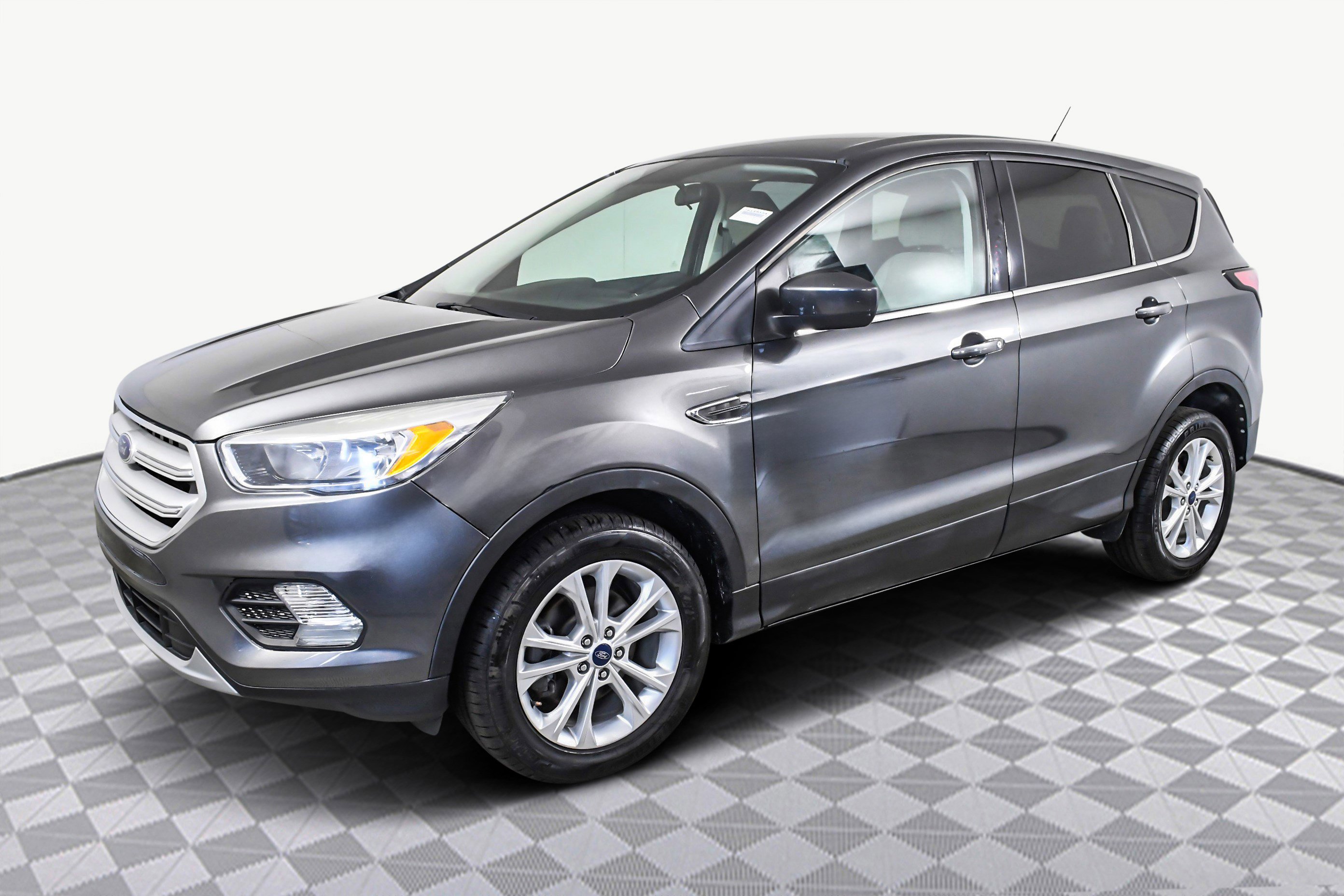 Used 2017 Ford Escape SE image 4