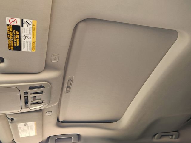 Used 2024 Toyota Highlander Limited image 18