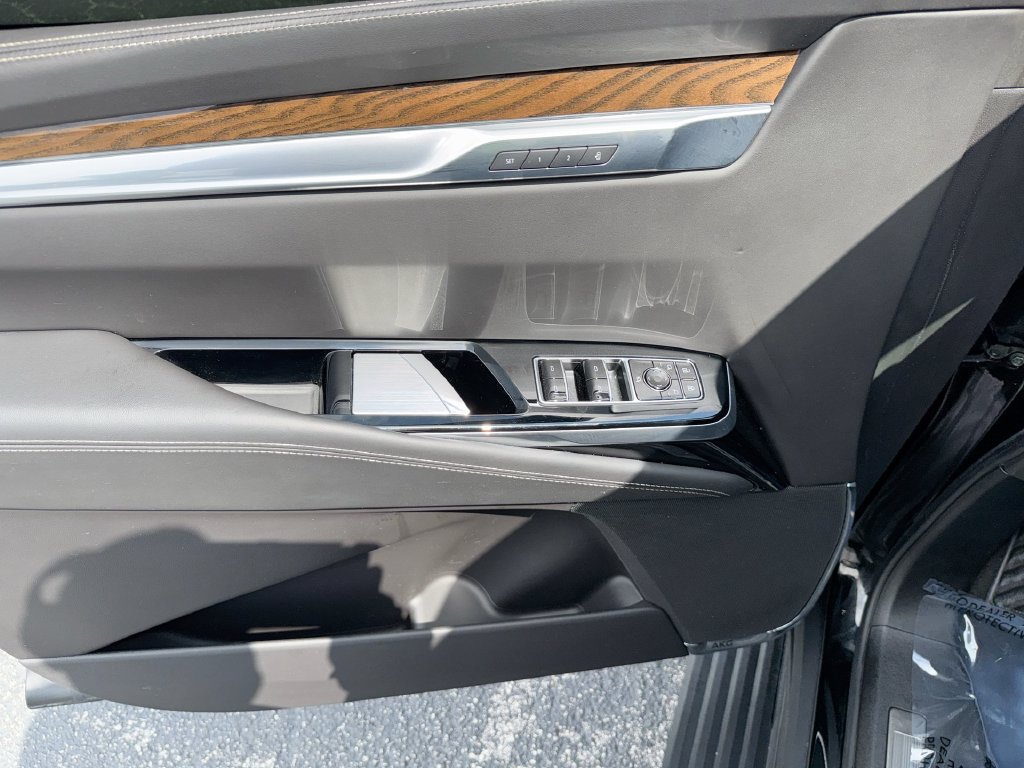 Used 2025 Cadillac Escalade ESV Sport Platinum w/ LPO, Floor Liner Package AWD/4WD image 15