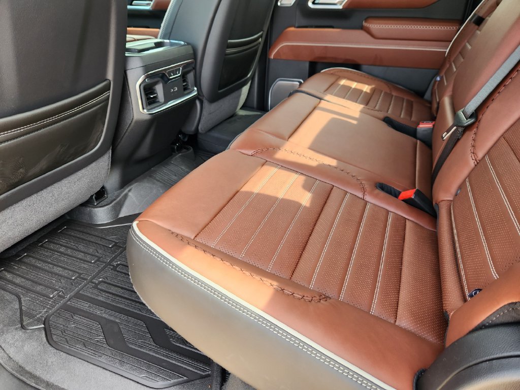 New 2026 GMC Sierra 3500 Denali Ultimate w/ LPO, Black Badging Package AWD/4WD image 9