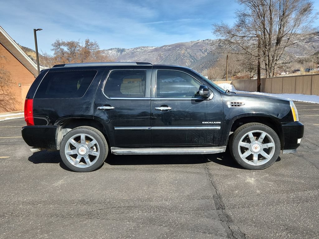 Used 2013 Cadillac Escalade Luxury AWD/4WD image 2