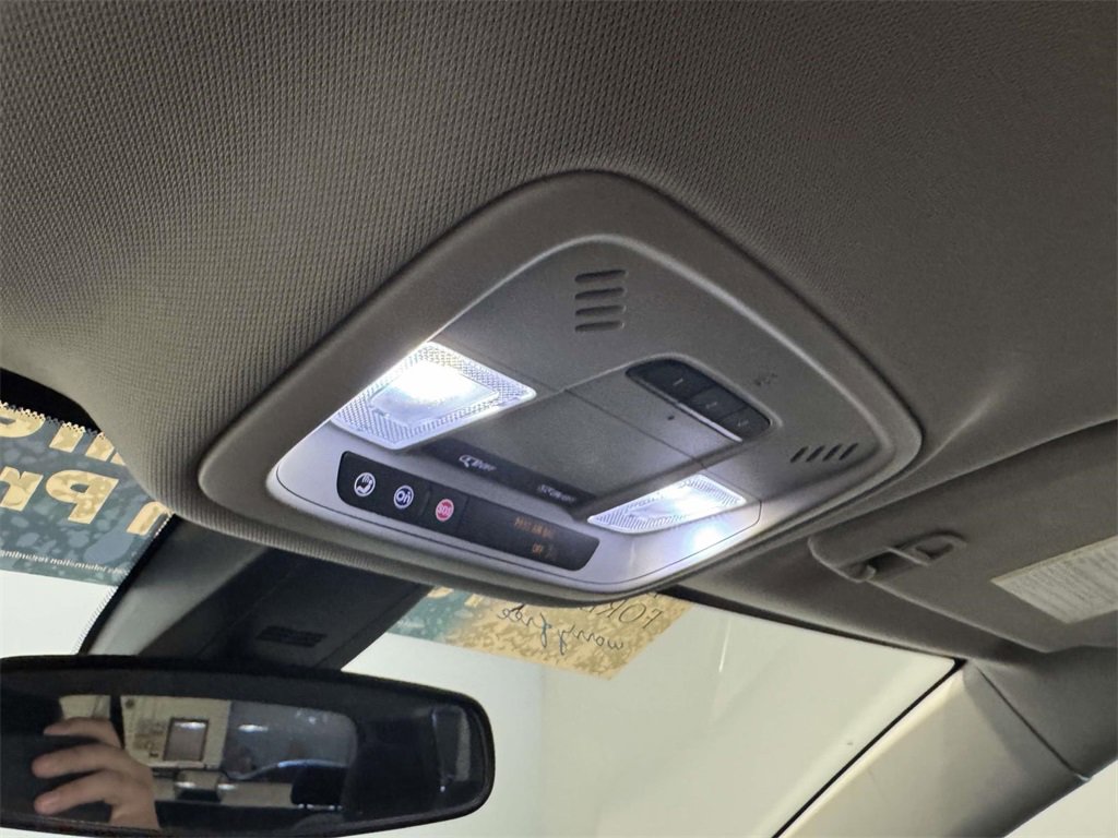 Used 2020 Chevrolet Traverse LT w/ Driver Confidence II Package image 30