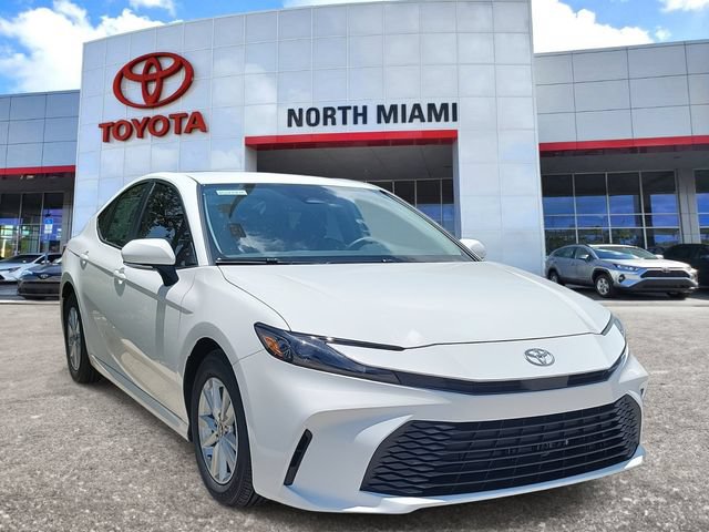 Used 2025 Toyota Camry LE w/ Convenience Package FWD image 1