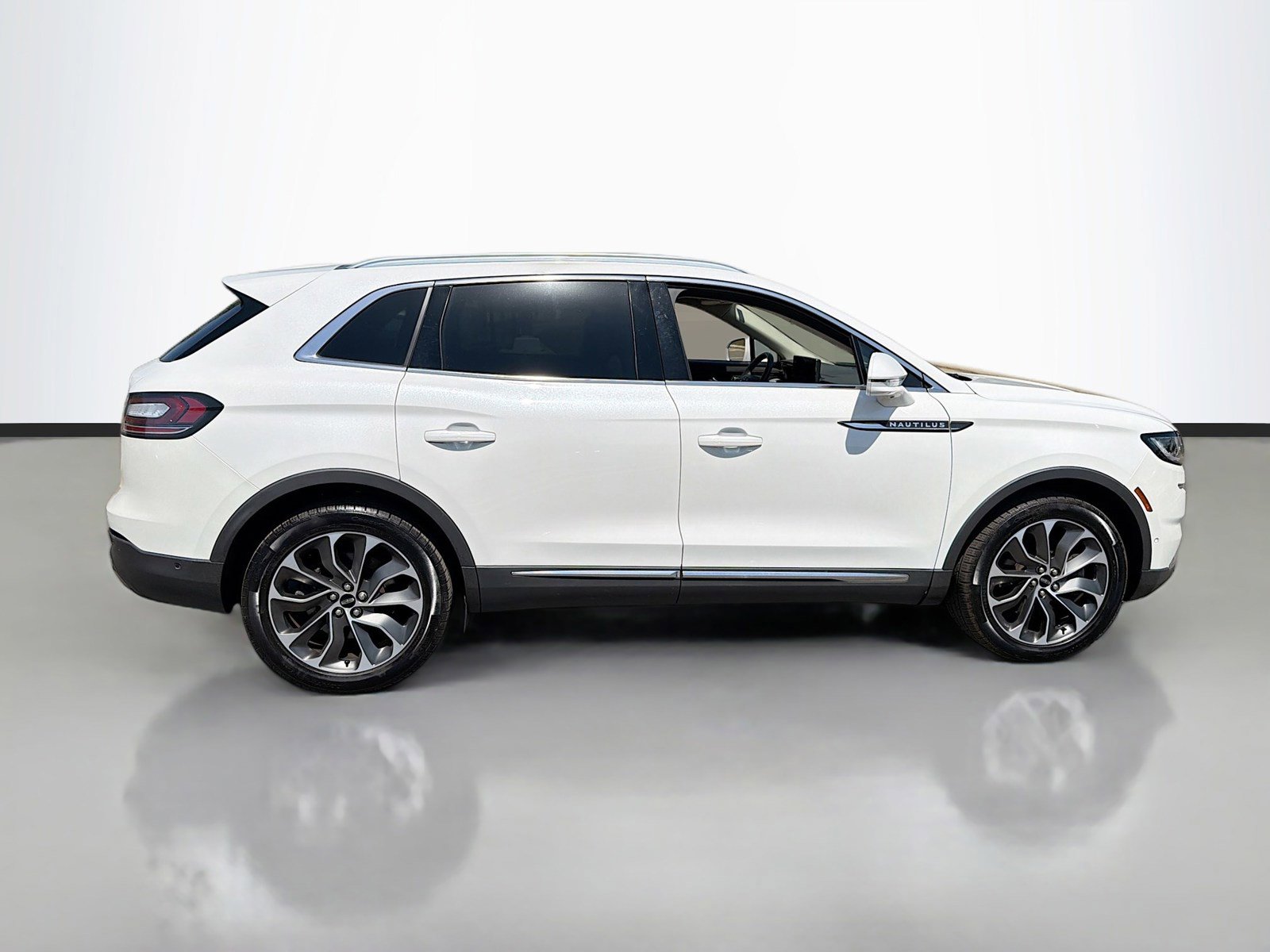 Used 2021 Lincoln Nautilus Reserve w/ Equipment Group 201A AWD/4WD image 4