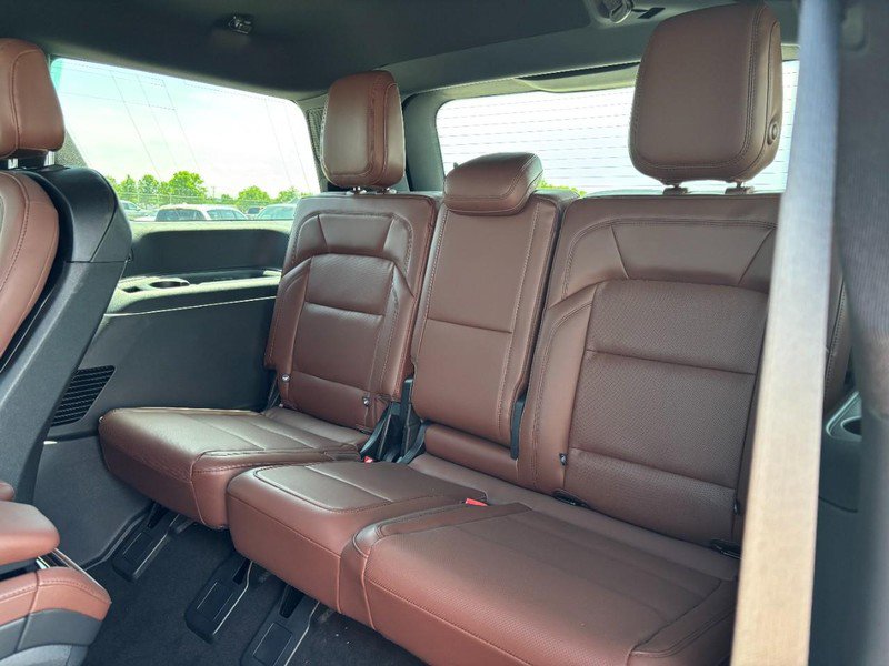 New 2026 Lincoln Navigator Reserve AWD/4WD image 10