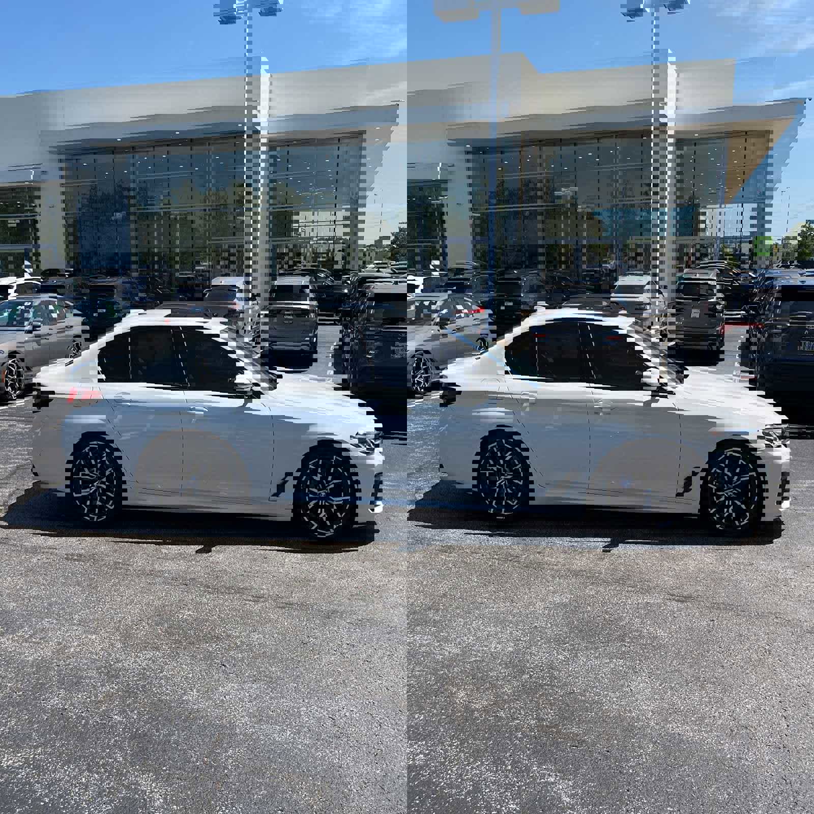 Used 2023 BMW 540i xDrive w/ M Sport Package image 5