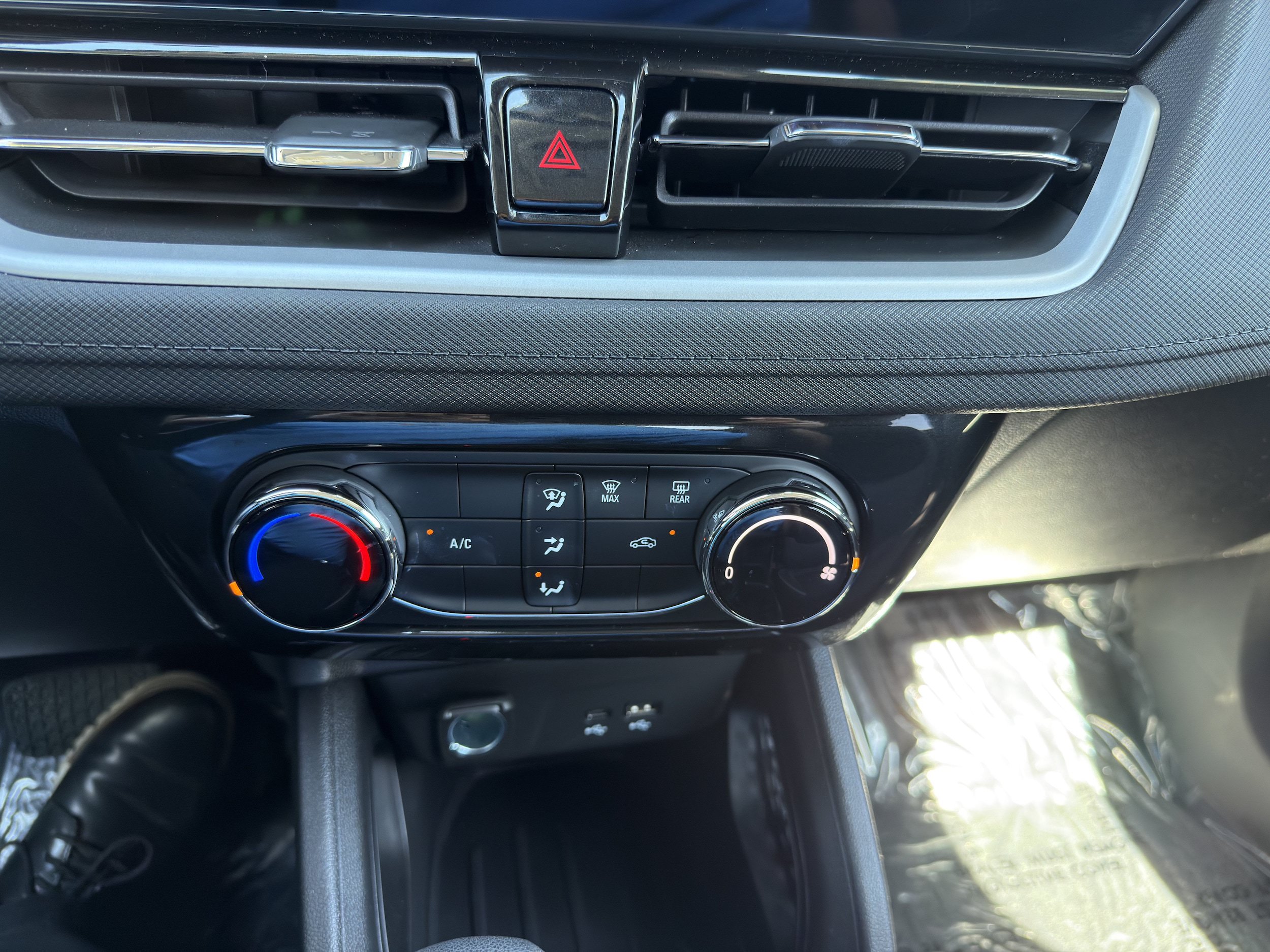 Used 2024 Chevrolet TrailBlazer LT FWD image 33