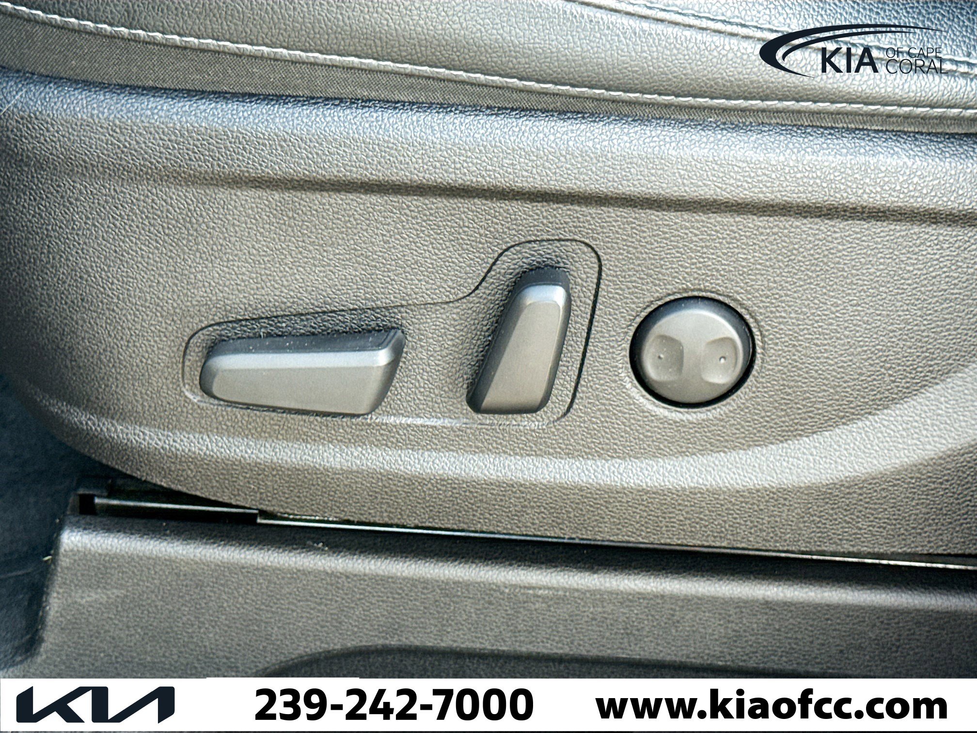 Used 2023 Kia Telluride EX w/ EX Captain's Chair Package image 26