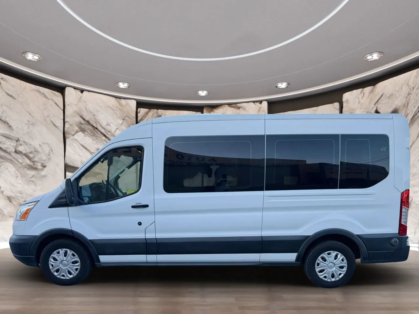 Used 2019 Ford Transit 350 XLT RWD image 5