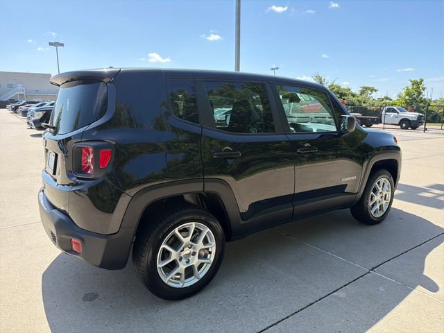 Used 2023 Jeep Renegade Latitude AWD/4WD image 5