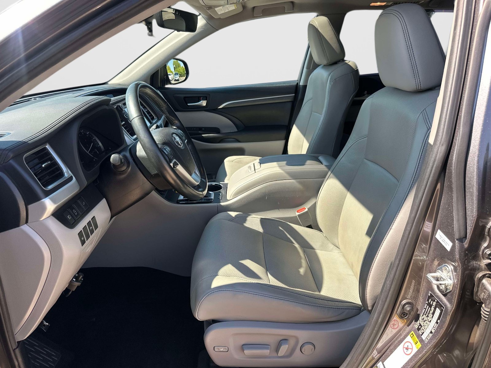 Used 2019 Toyota Highlander Limited AWD/4WD image 15