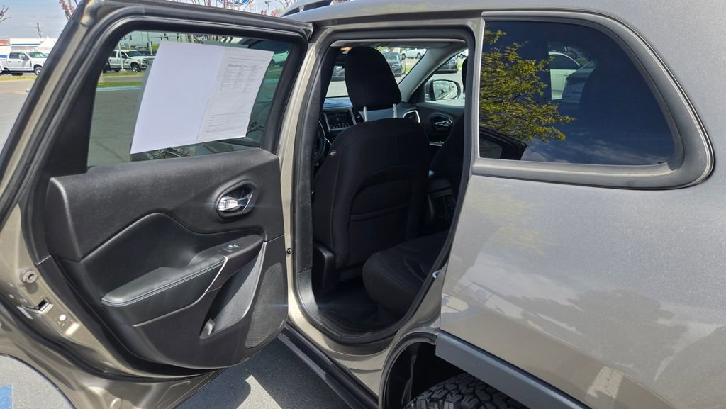 Used 2020 Jeep Cherokee Latitude image 20