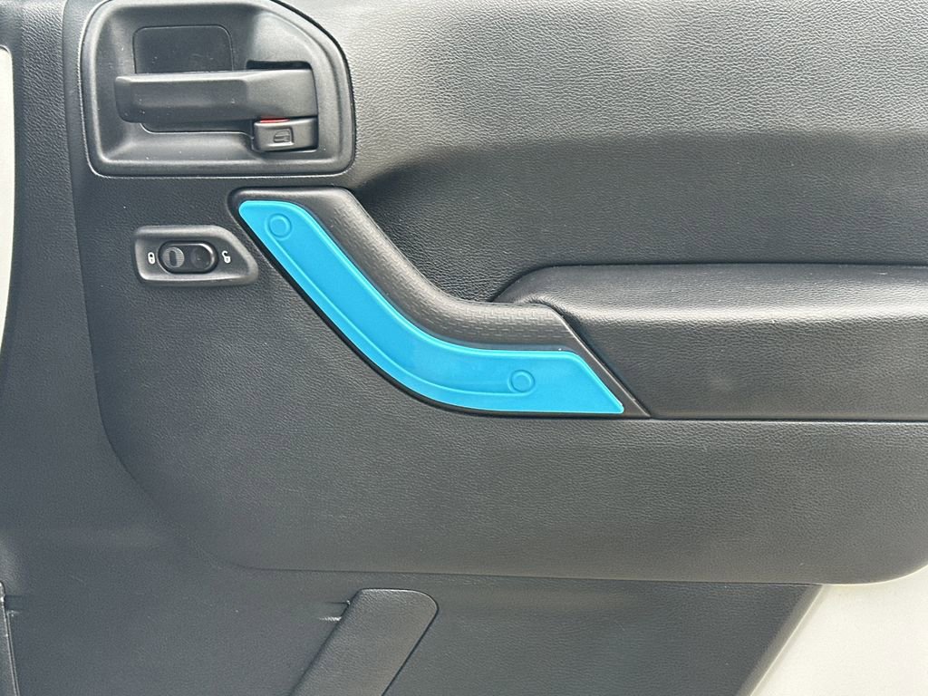 Used 2017 Jeep Wrangler Unlimited Sahara image 14