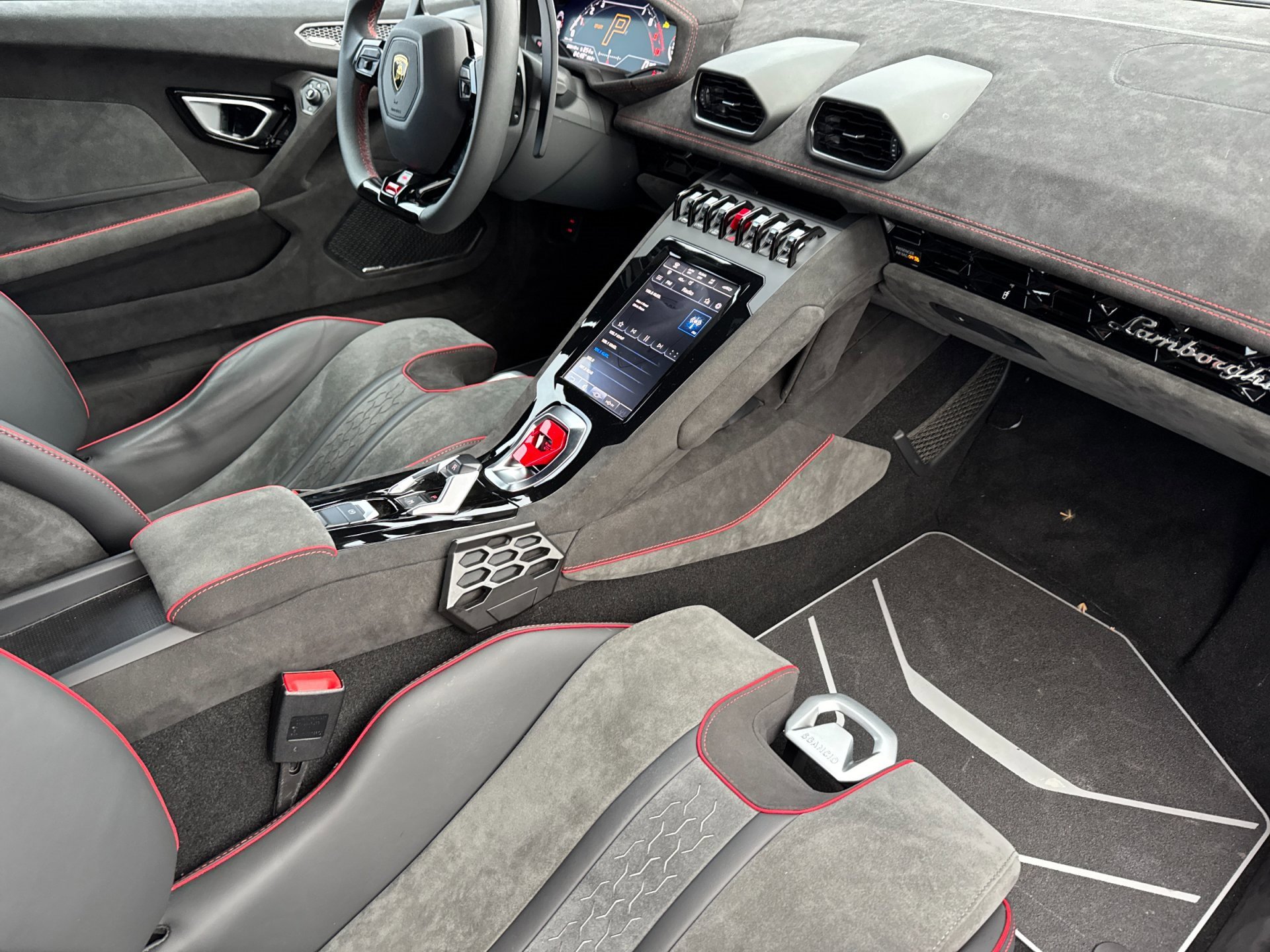 Used 2024 Lamborghini Huracan Sterrato image 6