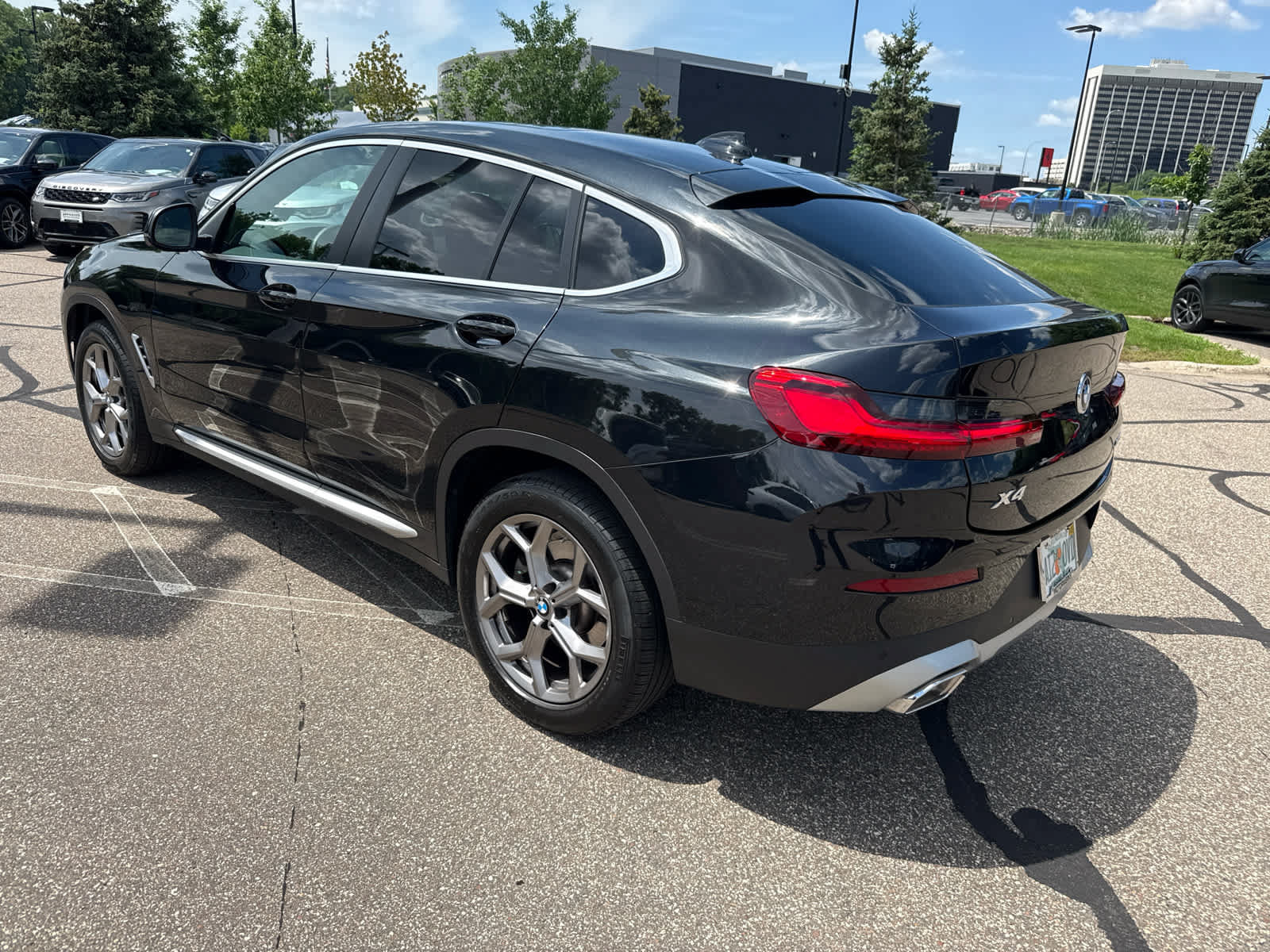 Used 2024 BMW X4 xDrive30i w/ Premium Package AWD/4WD image 3