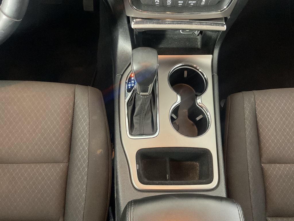 Used 2019 Jeep Grand Cherokee Laredo AWD/4WD image 14