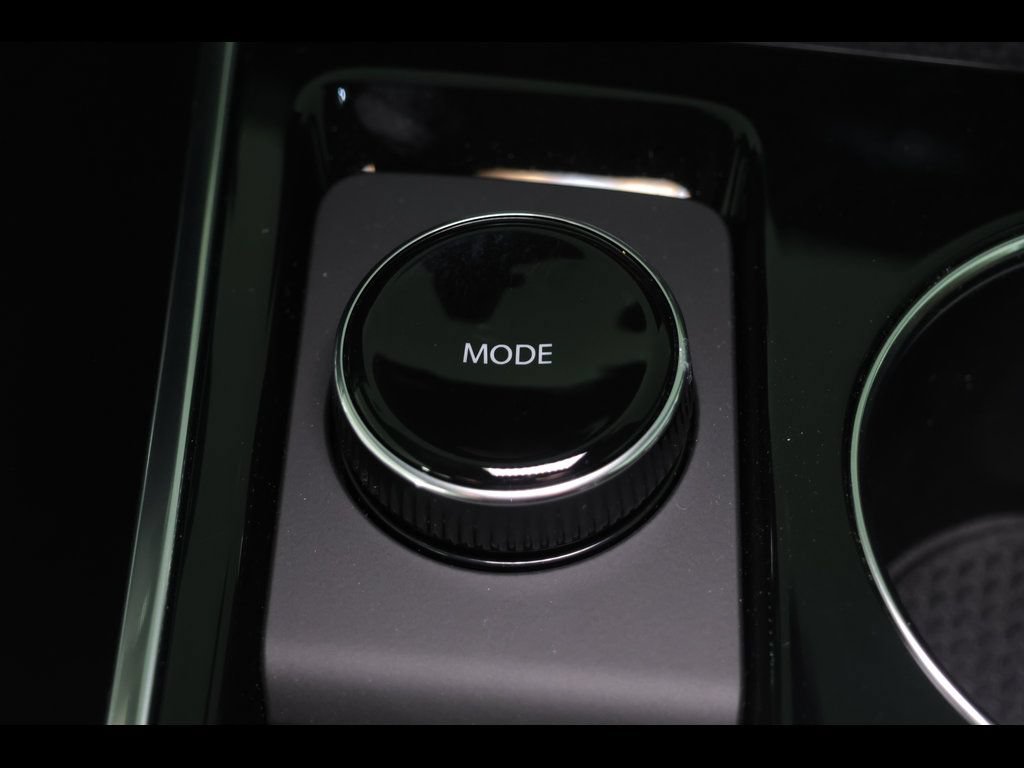 New 2026 Chevrolet Equinox ACTIV w/ Convenience Package III FWD image 13