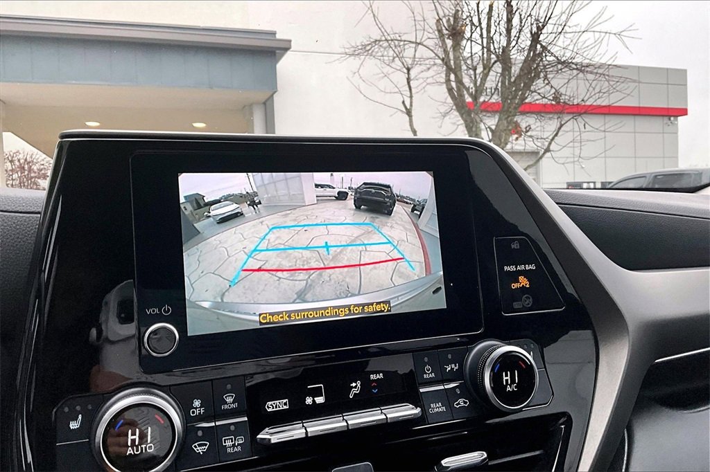 Used 2023 Toyota Highlander XLE image 13