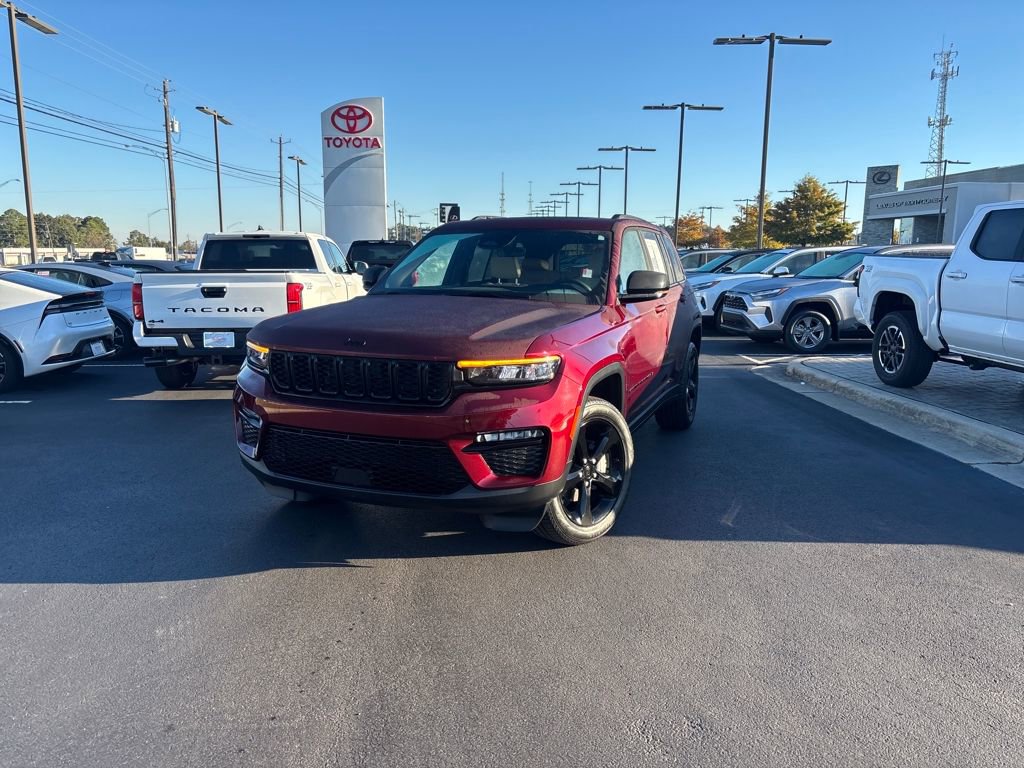 Used 2025 Jeep Grand Cherokee Limited w/ Black Appearance Package