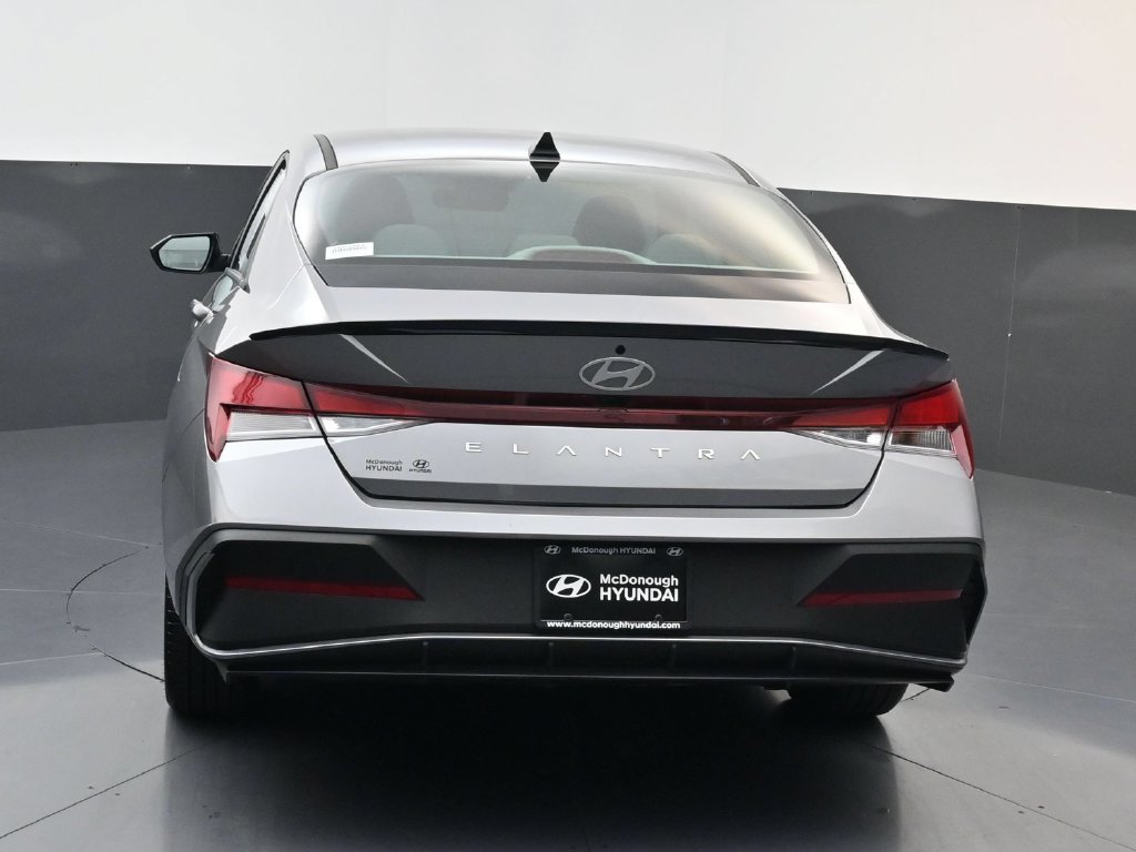 Used 2025 Hyundai Elantra Sport FWD image 5