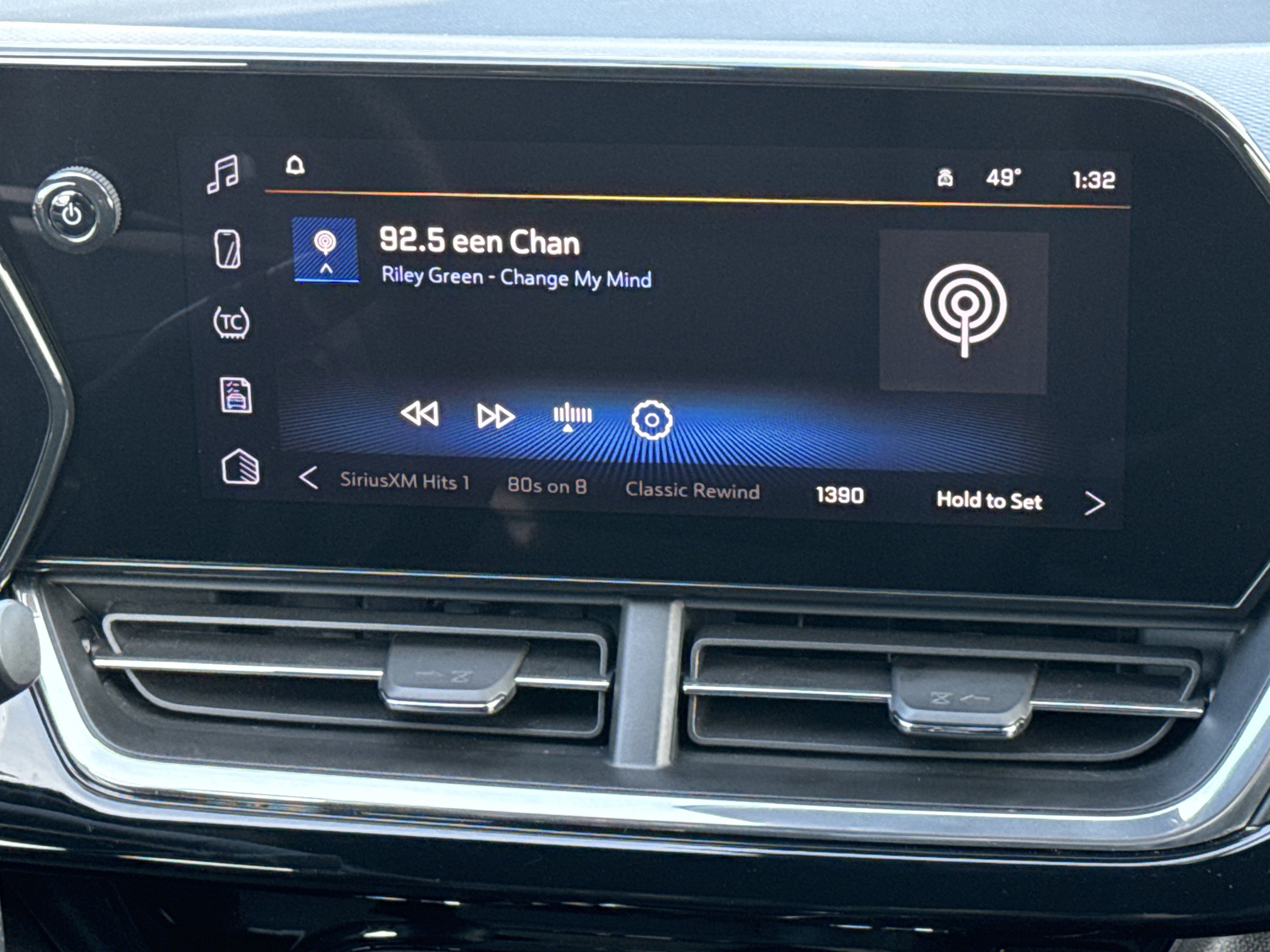 Certified 2025 Chevrolet Trax RS w/ Driver Confidence Package image 30