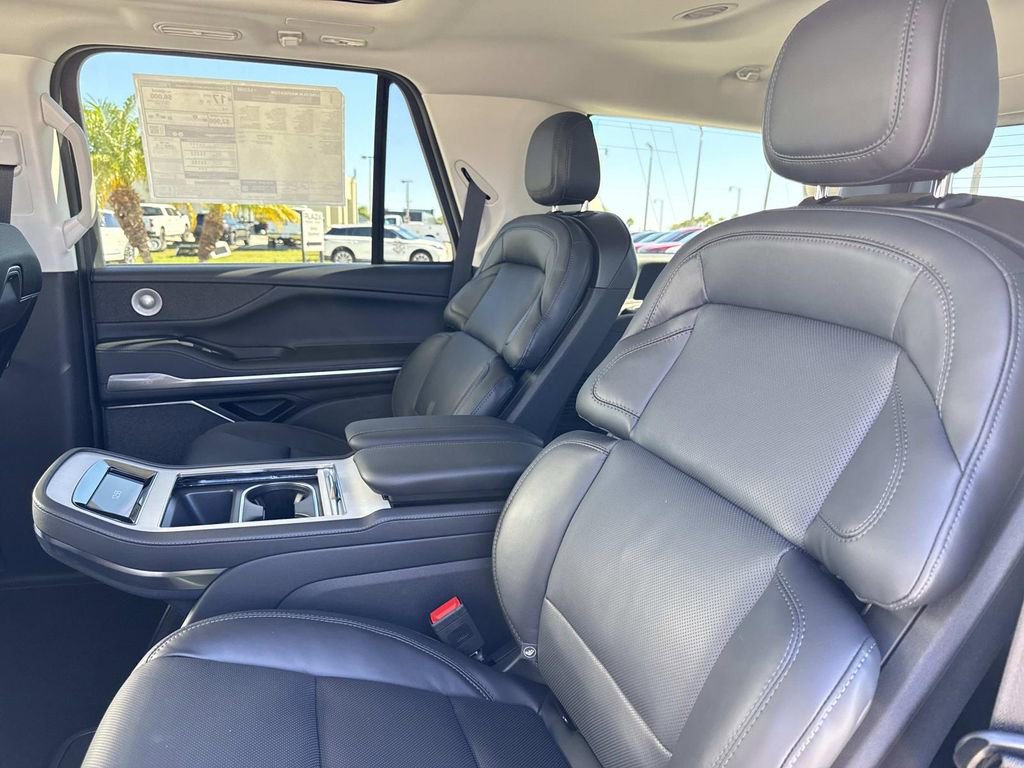 New 2026 Lincoln Navigator Reserve image 16