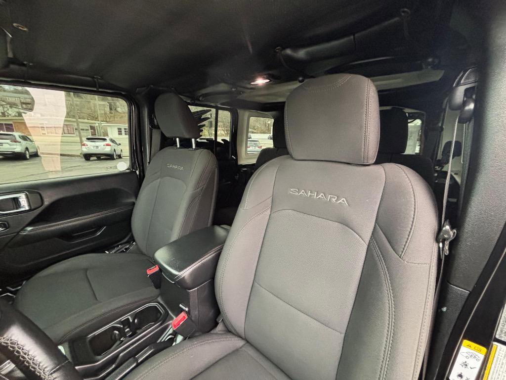 Used 2018 Jeep Wrangler Unlimited Sahara w/ Uconnect 4C Nav & Sound Group AWD/4WD image 21