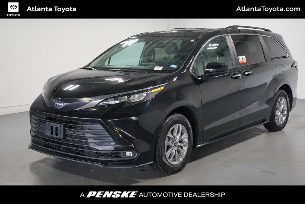 Certified 2025 Toyota Sienna XLE FWD image 1
