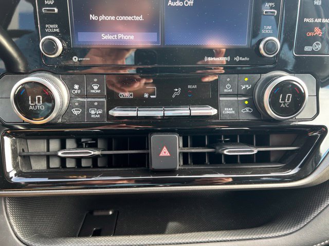 Used 2021 Toyota Highlander LE AWD/4WD image 16