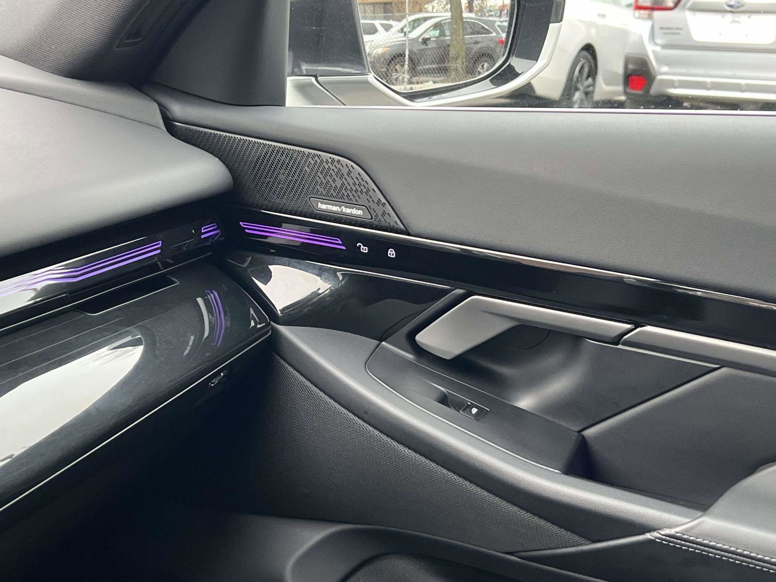 Used 2024 BMW 530i xDrive w/ Premium Package image 38