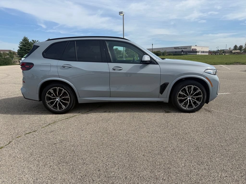 Used 2024 BMW X5 xDrive40i w/ M Sport Package AWD/4WD image 6
