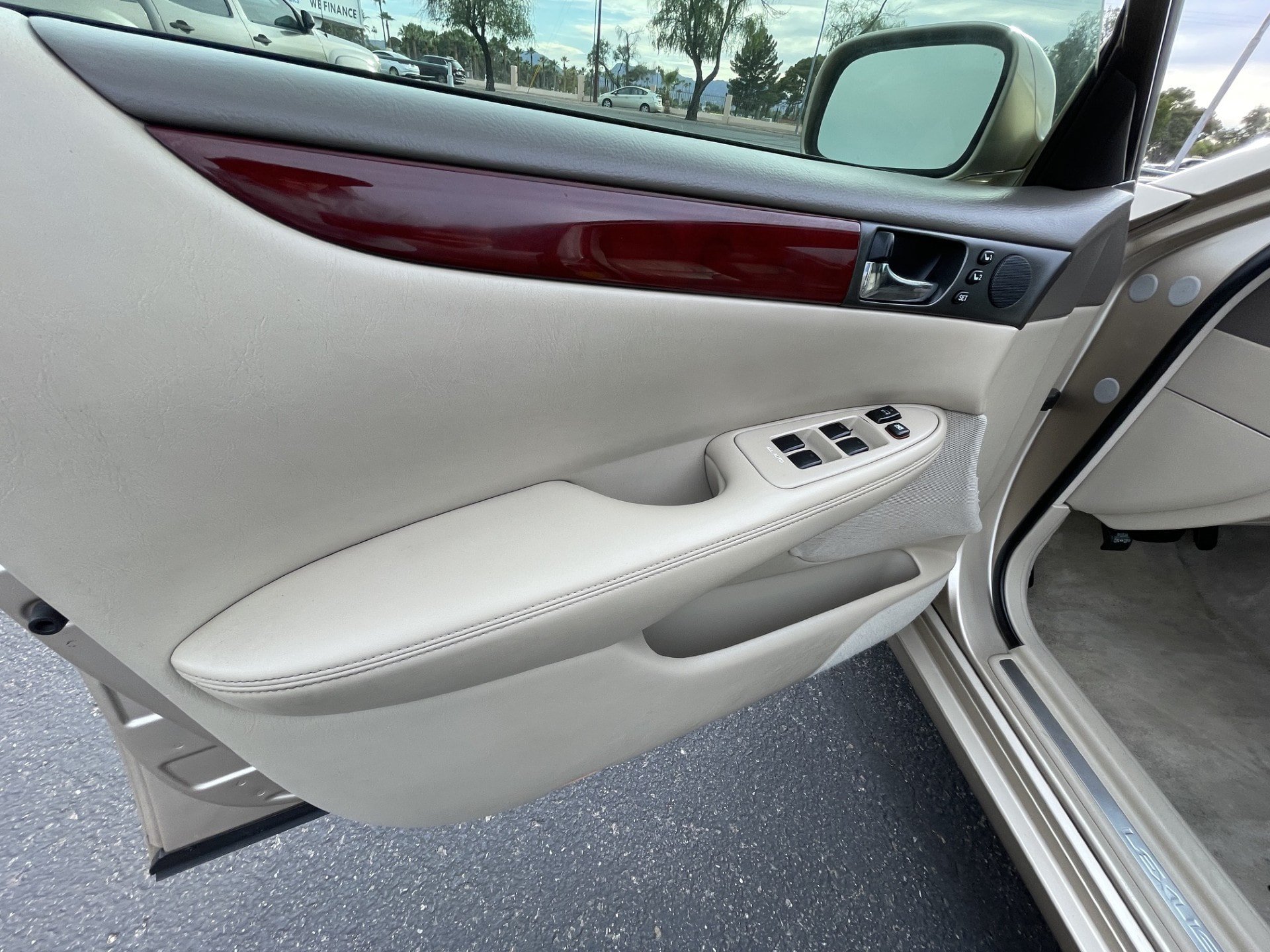 Used 2004 Lexus ES 330 FWD image 13