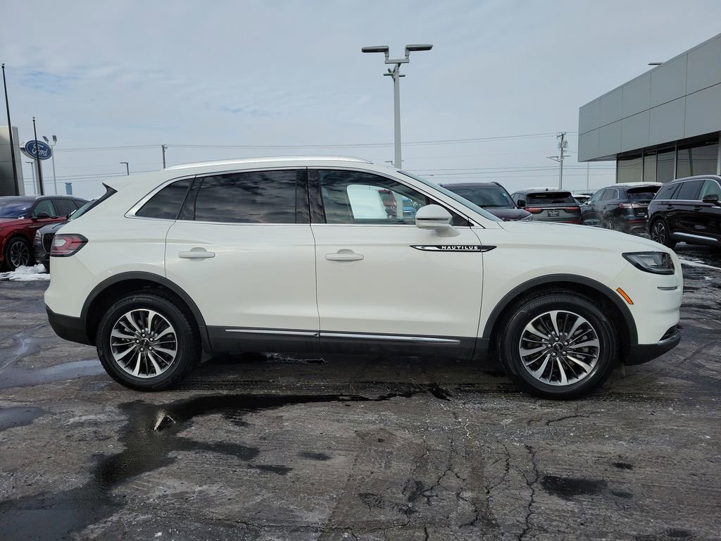 Certified 2023 Lincoln Nautilus AWD w/ Premium Package image 3