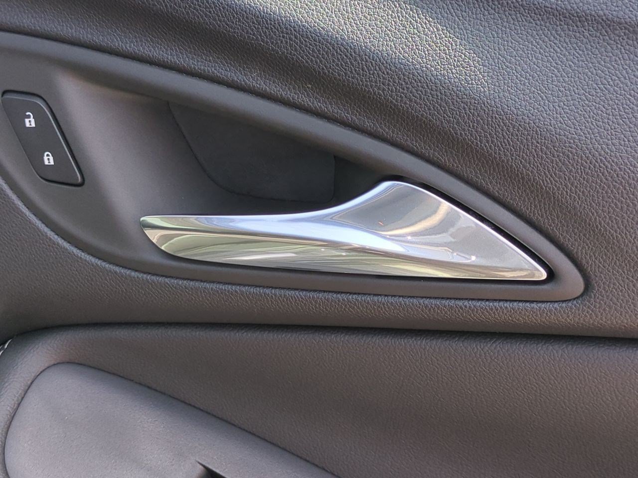 Used 2023 Buick Encore GX Select w/ Sport Touring Package FWD image 40