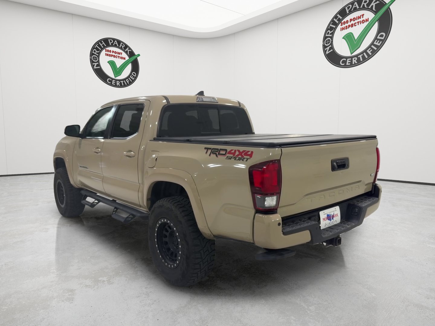 Used 2018 Toyota Tacoma TRD Sport w/ Technology Package AWD/4WD image 3