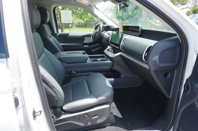 New 2027 Ford Expedition Max Active RWD image 3