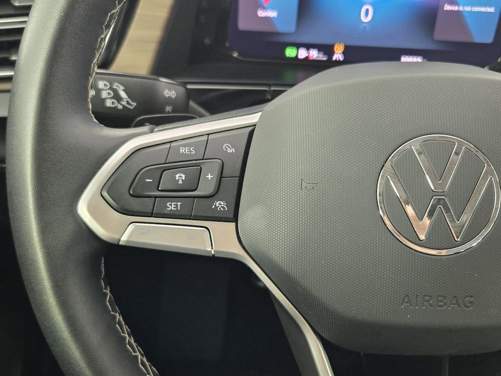 Used 2024 Volkswagen Atlas SE image 32