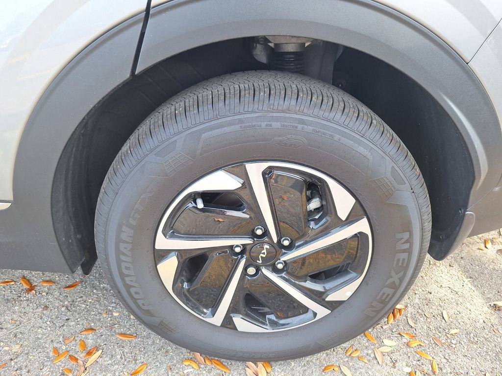 Used 2025 Kia Sportage LX image 23