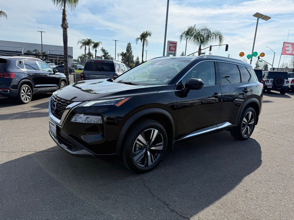 Used 2023 Nissan Rogue SL w/ SL Premium Package image 3