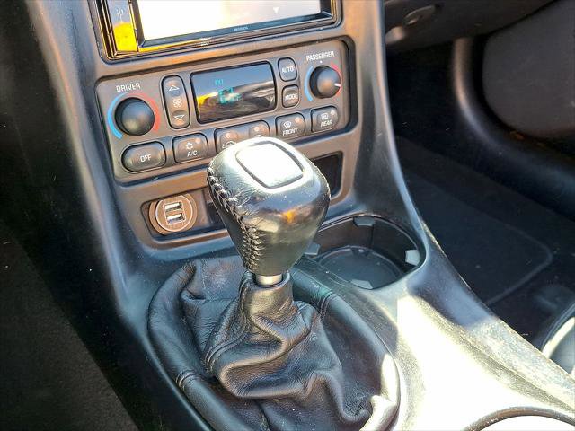 Used 2002 Chevrolet Corvette Convertible w/ Preferred Equipment Group1 image 12