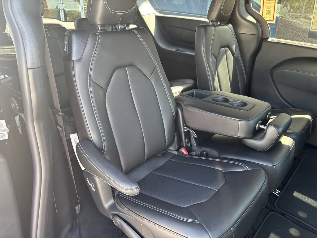 New 2027 Chrysler Pacifica Select FWD image 20