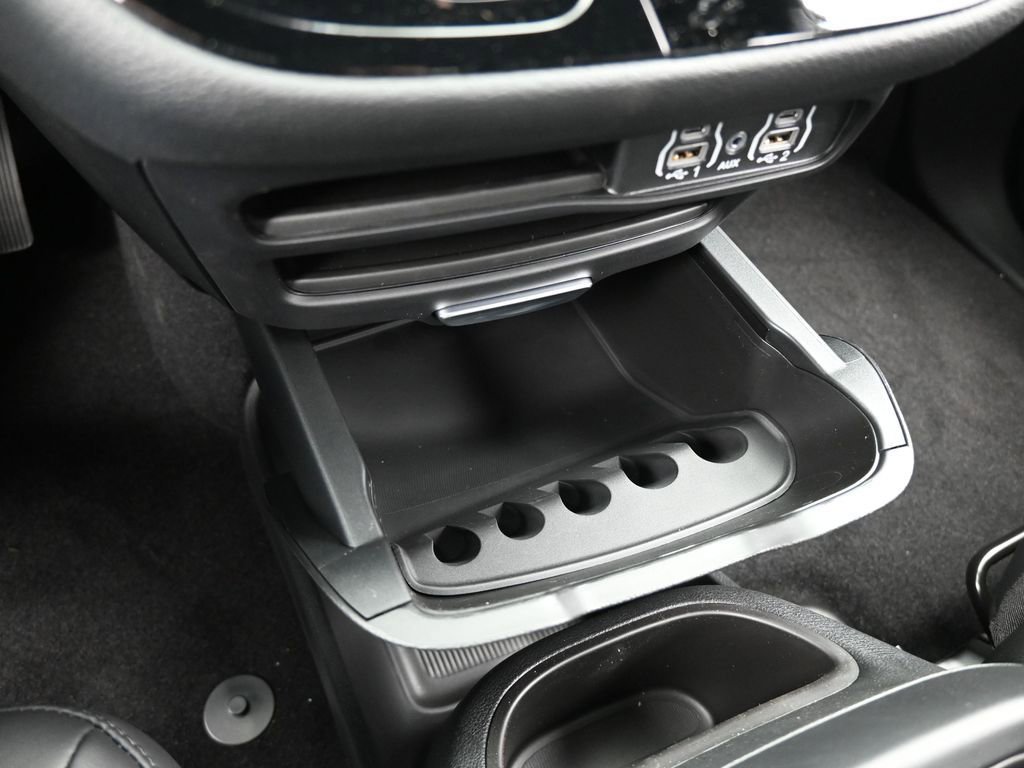 Used 2025 Chrysler Pacifica Select FWD image 21
